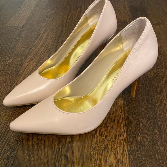 Nude Ralph Lauren Heels with Cherry Wood Heel. Size 5.5. - Picture 3 of 11